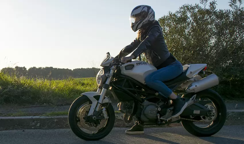 noleggio moto naked a roma