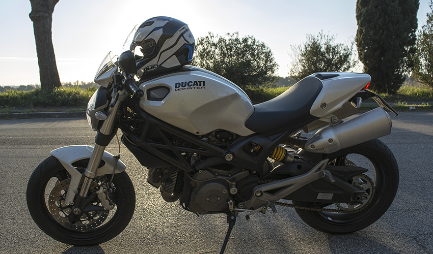 noleggio ducati monster