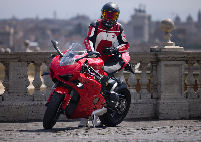 noleggio ducati panigale V4